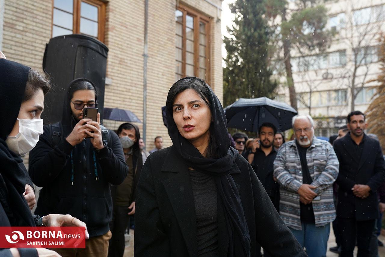 کدام هنرمندان در مراسم تشییع بیتا فرهی حضور داشتند+ تصاویر