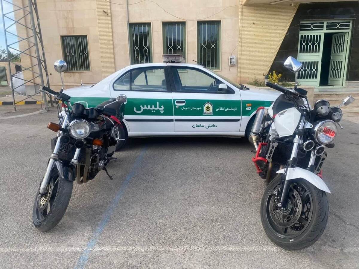 توقیف موتورسیکلت‌های غیرمجاز در هفت باغ علویِ کرمان
