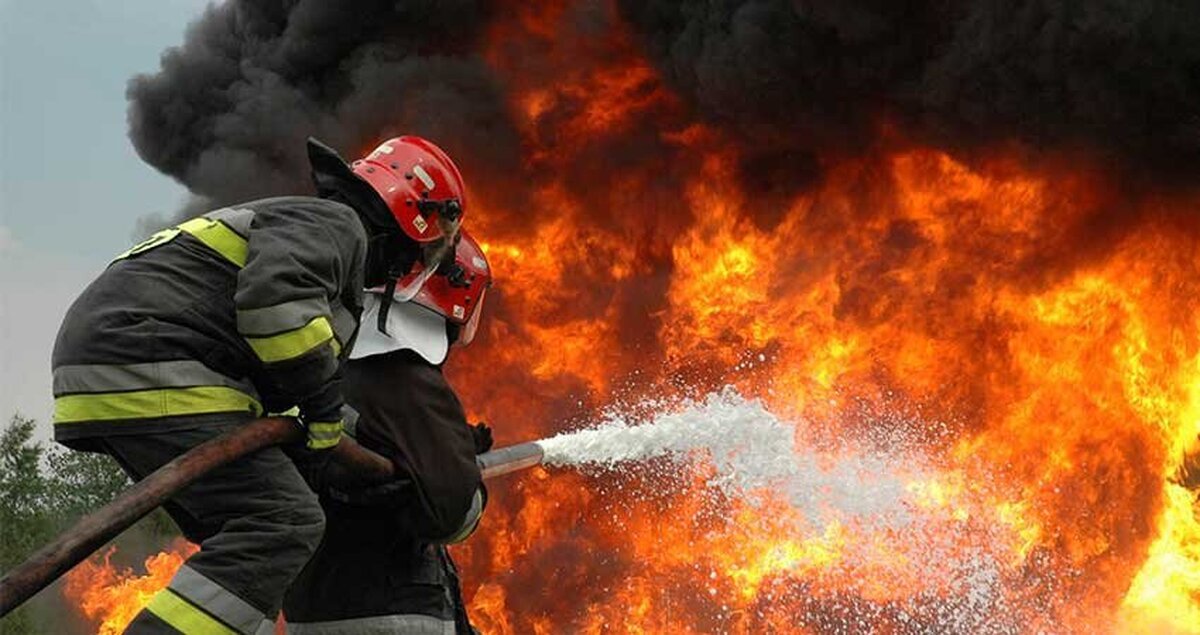 آتش سوزی گسترده در ساختمان بورس و اوراق بهادار دانمارک