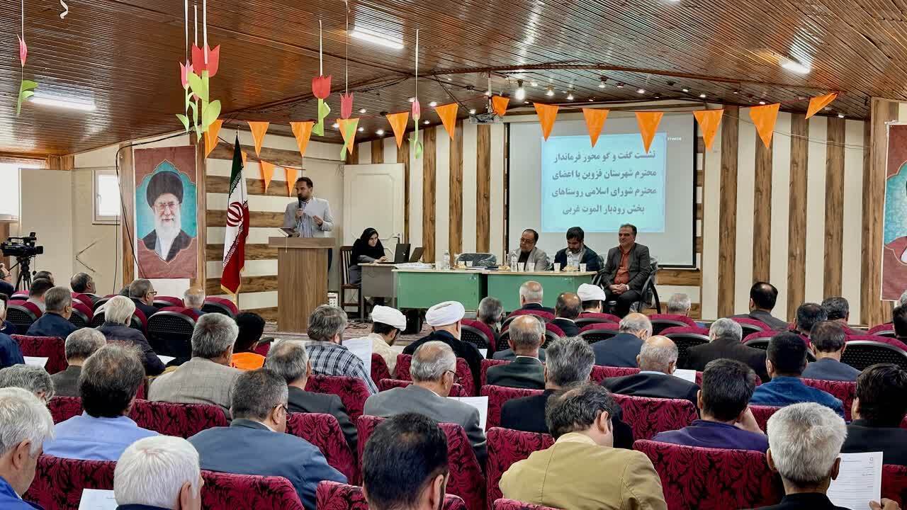 هركجا مردم پای كار باشند عزت و سربلندی را به ارمغان آوردهاند هركجا مردم پای كار باشند عزت و سربلندی را به ارمغان آوردهاند