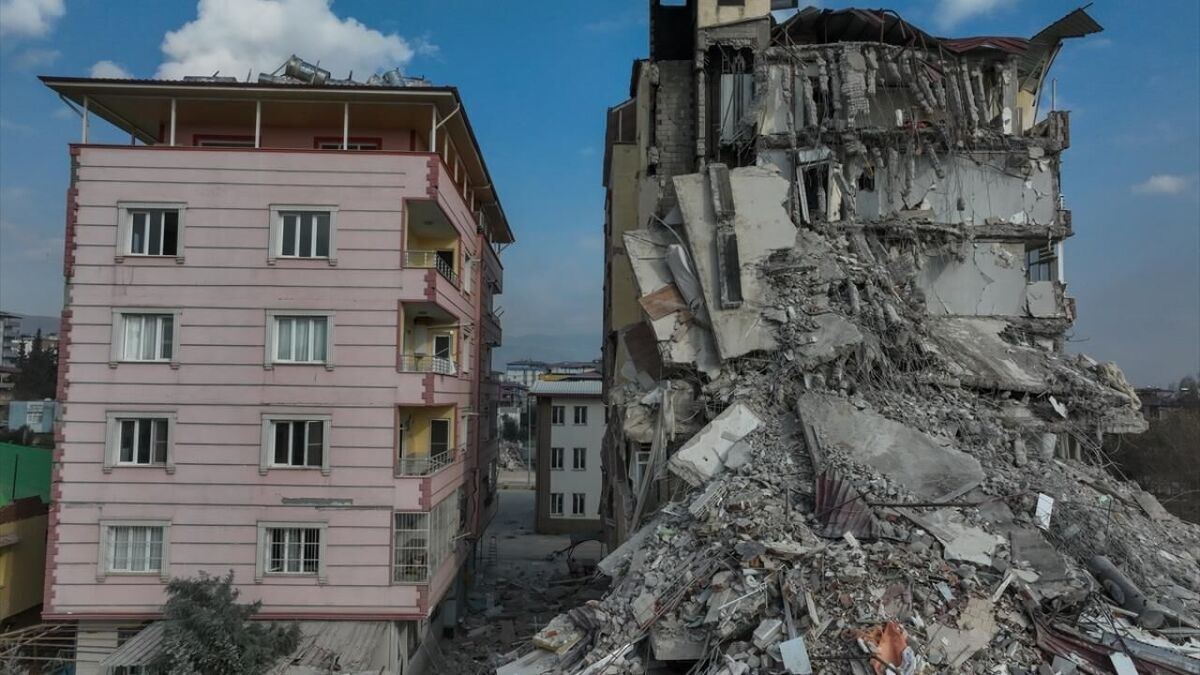 زلزله ۵.۶ ریشتری در ترکیه به برخی ساختمان‌ها خسارت وارد کرد