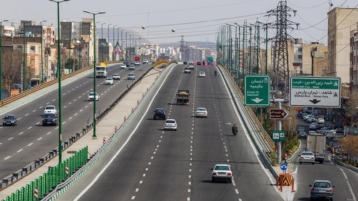 بزرگراه ها و معابر تهران خلوت است