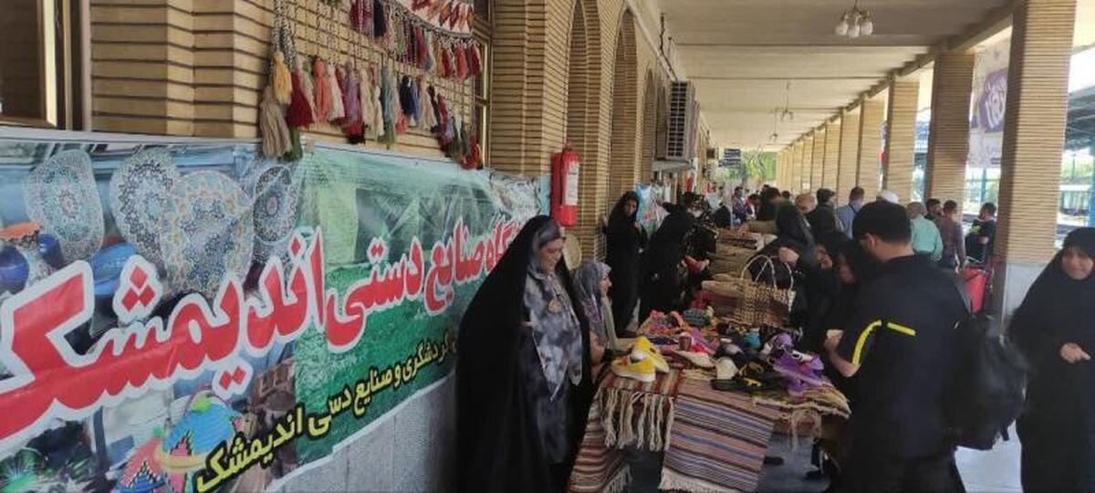برپایی بازارچه نوروزی صنایع‌دستی در ایستگاه راه‌آهن اندیمشک