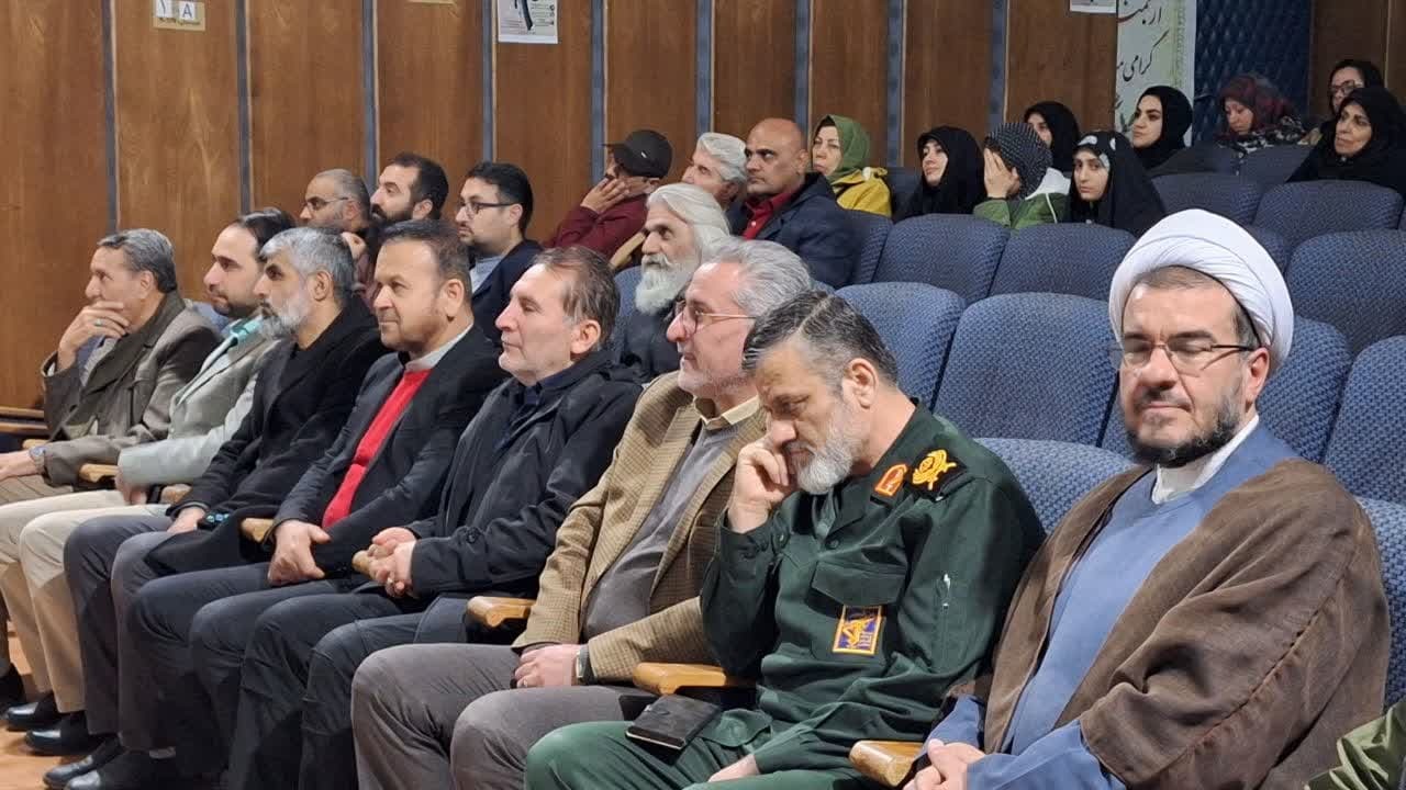 فرهنگ سازی و حمایت از هنرماندگار در کنار کارهای عمرانی مورد توجه قرارگیرد 