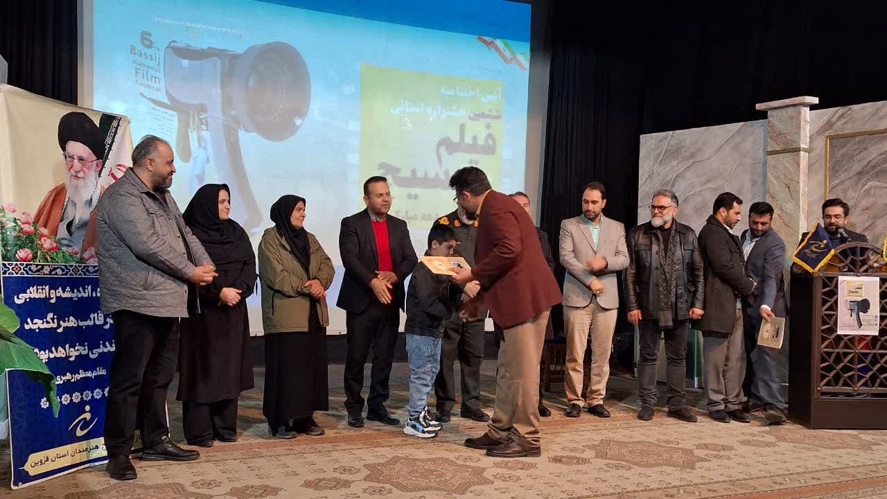 فرهنگ سازی و حمایت از هنرماندگار در کنار کارهای عمرانی مورد توجه قرارگیرد 