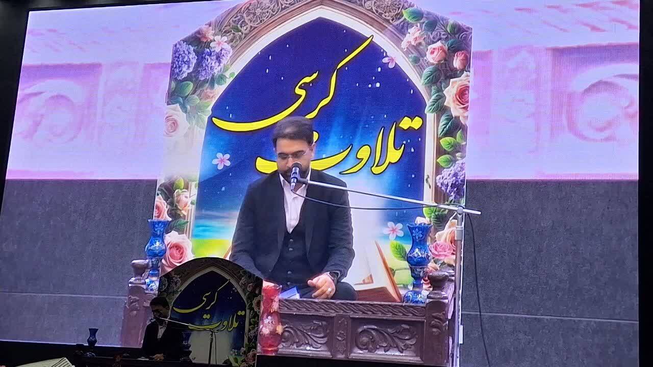 تمسک به قرآن راه نجات بخش انسان‌ها از گمراهی است