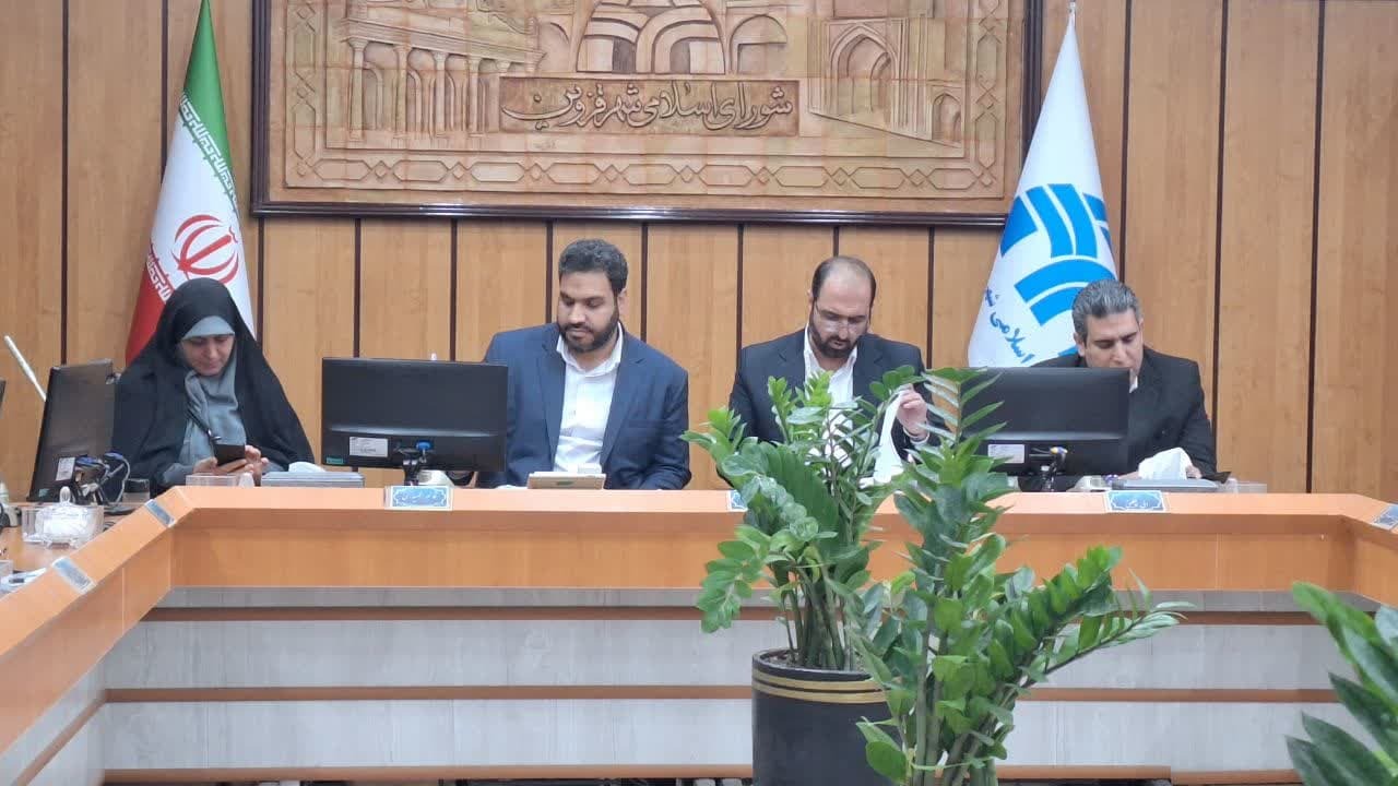 آقای شهردار در جلسات شورا حاضر شوید و از لوایح خود دفاع کنید