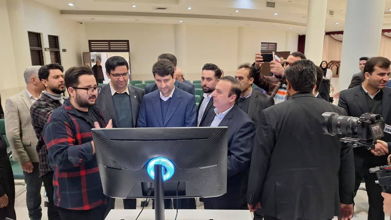 وزیر ارتباطات از مرکز رشد دانشگاه آزاد بازدید کرد