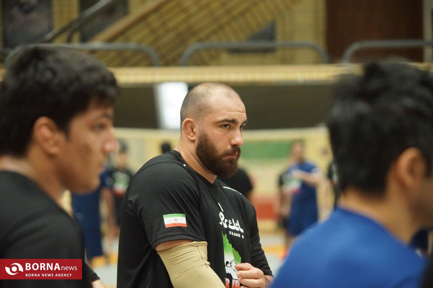 زارع: قهرمان جهان و المپیک شوم بازهم تاجگذاری میکنم/ خاک پای مردم ایران هستم + فیلم زارع: قهرمان جهان و المپیک شوم بازهم تاجگذاری میکنم/ خاک پای مردم ایران هستم + فیلم