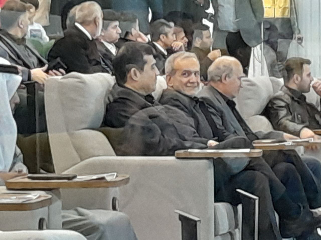 حضور رئیس جمهور و وزیر ورزش و جوانان در ورزشگاه آزادی حضور رئیس جمهور و وزیر ورزش و جوانان در ورزشگاه آزادی