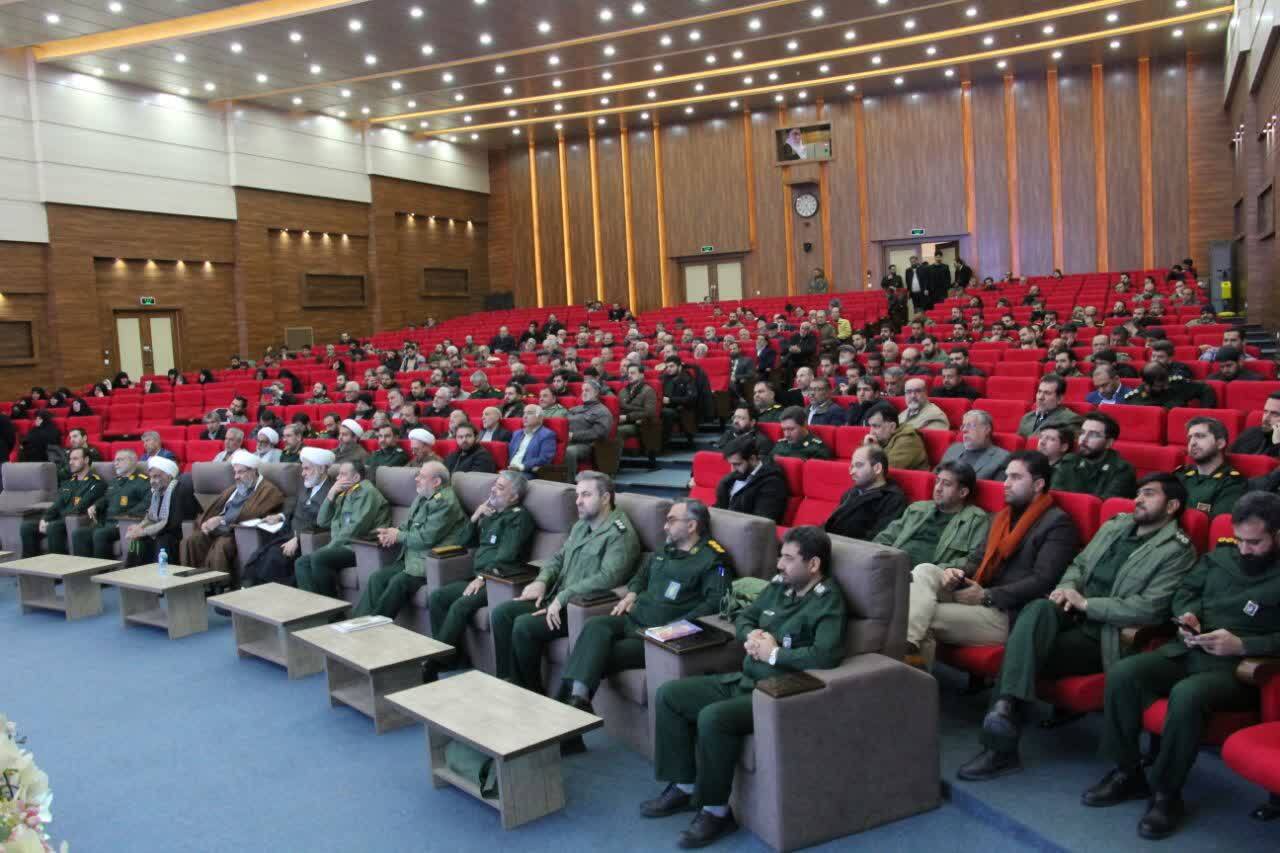 هنر و ادبیات انقلاب باید با مخاطب شناسی دایره مخاطبین را توسعه دهد