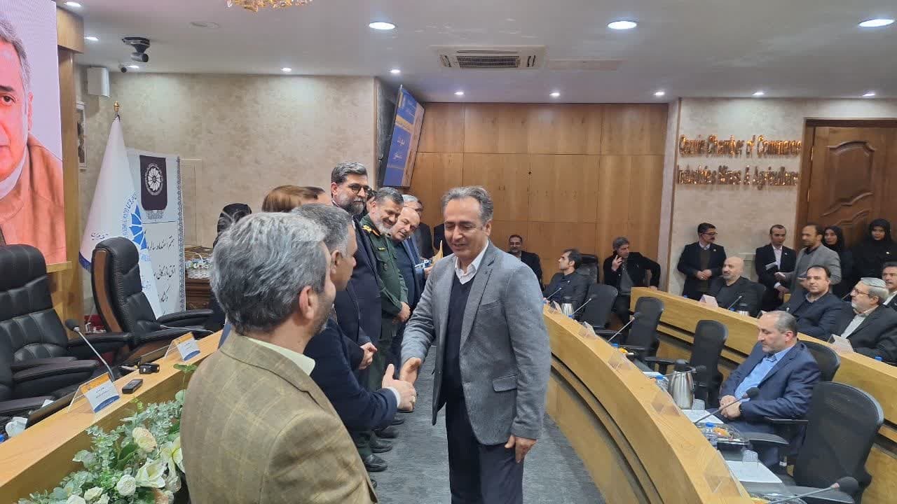 جشنواره وکیل التجار با تقدیر از چهره های ماندگار تولید و صنعت در قزوین برگزار شد