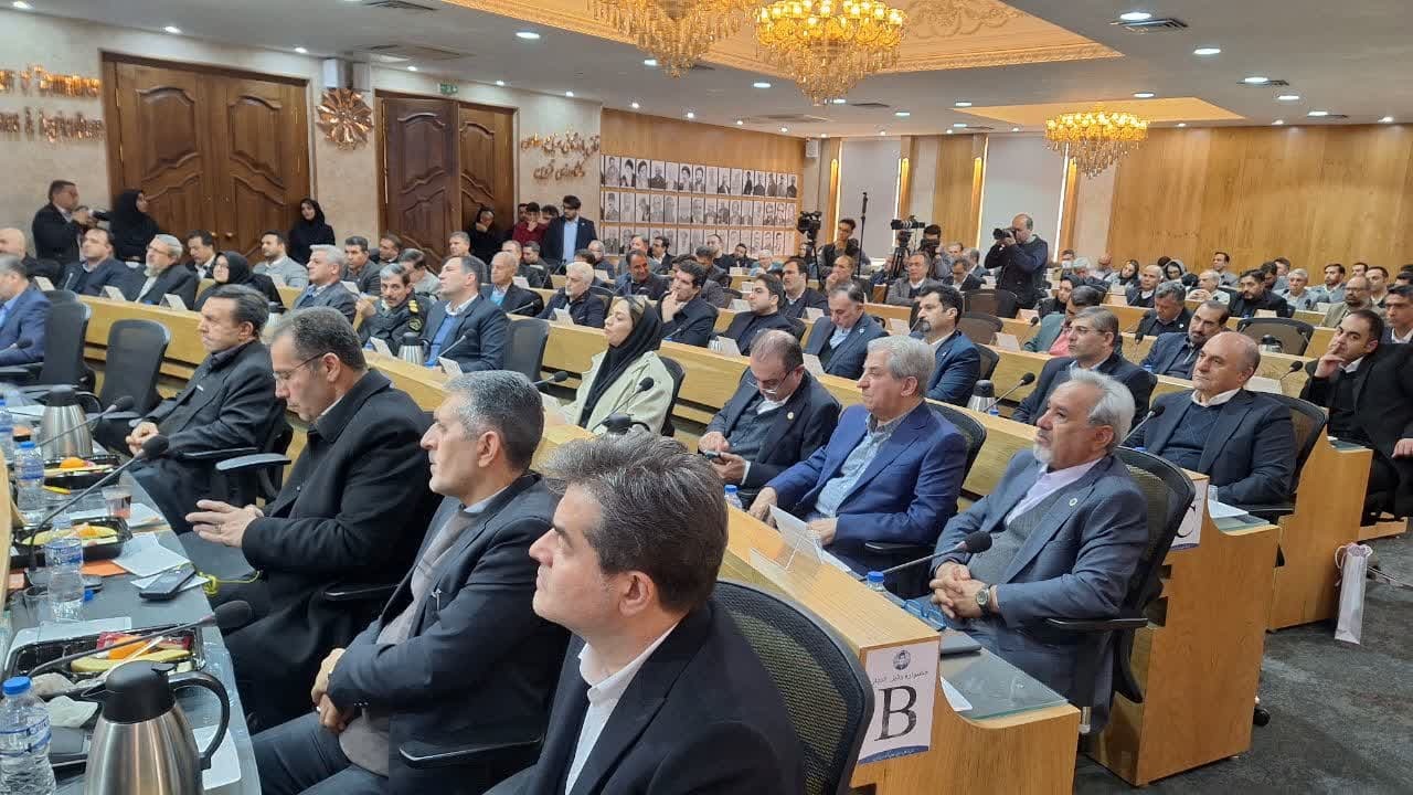 جشنواره وکیل التجار با تقدیر از چهره های ماندگار تولید و صنعت در قزوین برگزار شد