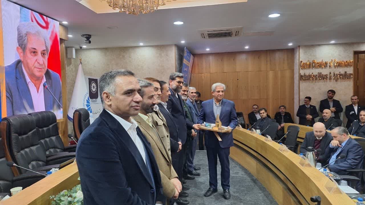 جشنواره وکیل التجار با تقدیر از چهره های ماندگار تولید و صنعت در قزوین برگزار شد