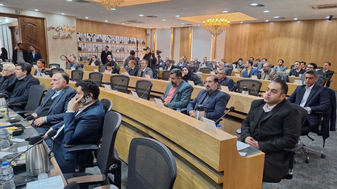 جشنواره وکیل التجار با تقدیر از چهره های ماندگار تولید و صنعت در قزوین برگزار شد