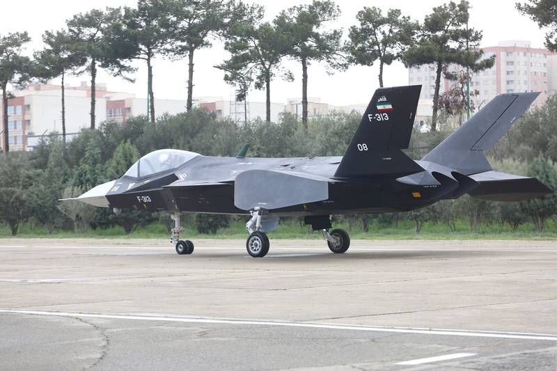 جدیدترین پهپاد جت ایرانی روی باند رفت