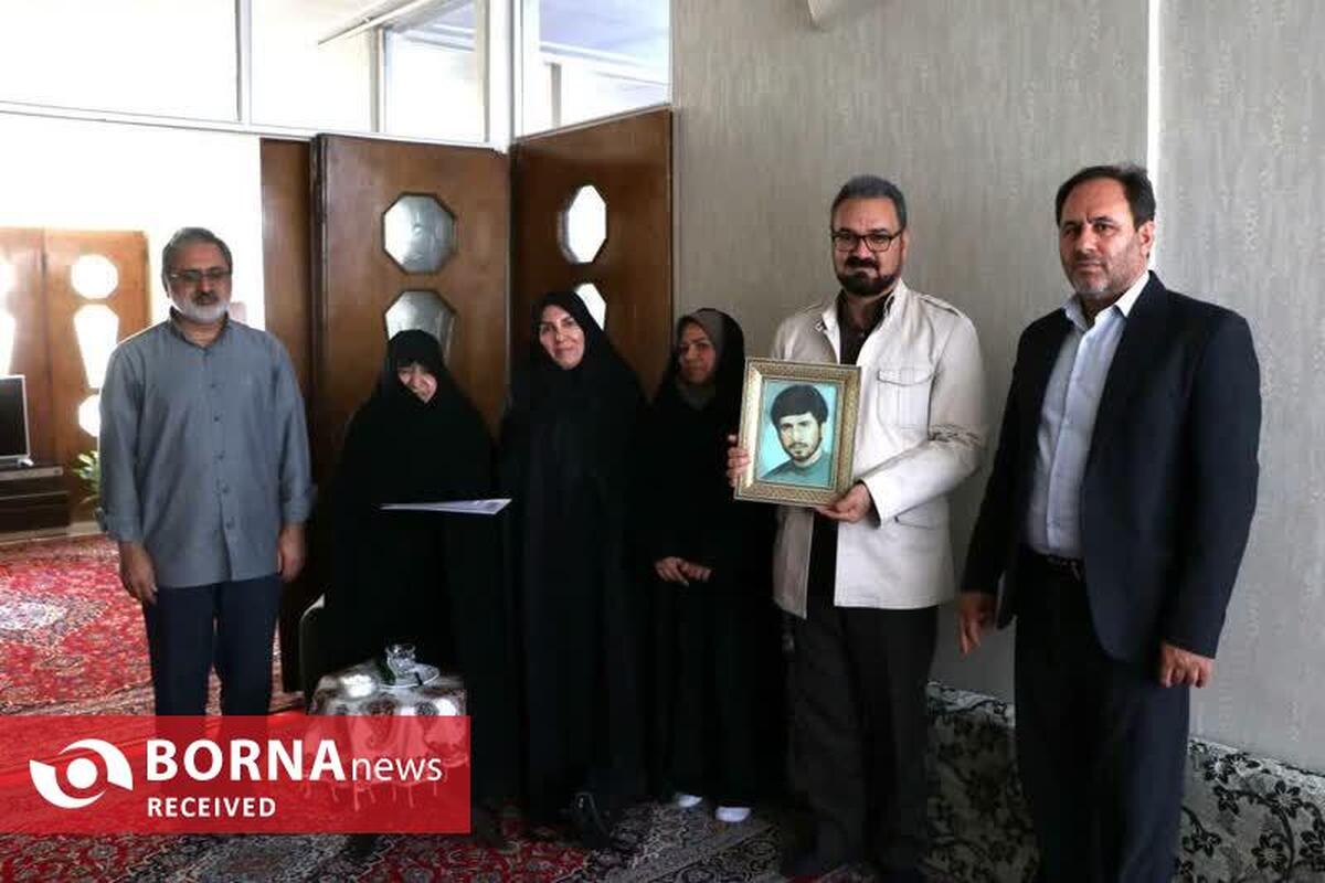 دیدار  سرپرست اداره فرهنگ و ارشاد اسلامی شهرستان قدس با خانواده شهید سید علی محمودیان