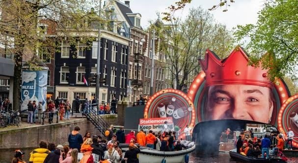 مردم در روز پادشاه نارنجی پوشیدند! +عکس