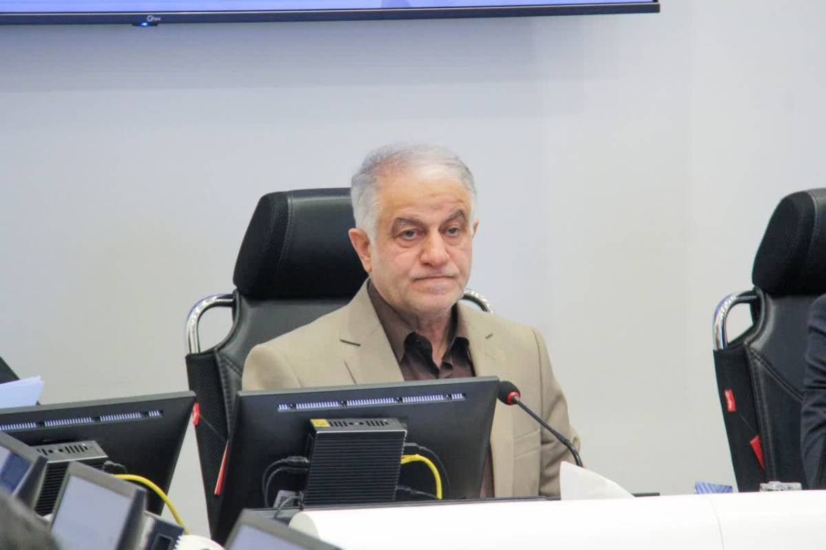 رئیس شورای اسلامی شهر اصفهان:
برنامه‌ریزی برای کاهش آلایندگی صنایع قبل از فرارسیدن روزهای آلوده انجام شود