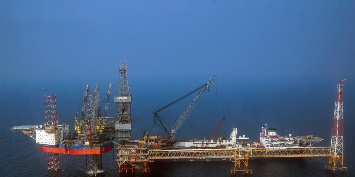 امضای تفاهمنامه ۸ میلیارد دلاری برای توسعه میادین مشترک گاز و نفت