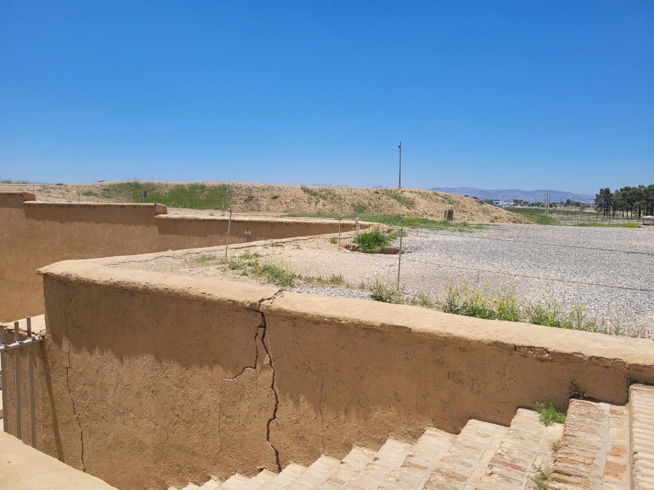 «نقش رستم»، قربانی فرونشست یا فروشُست؟