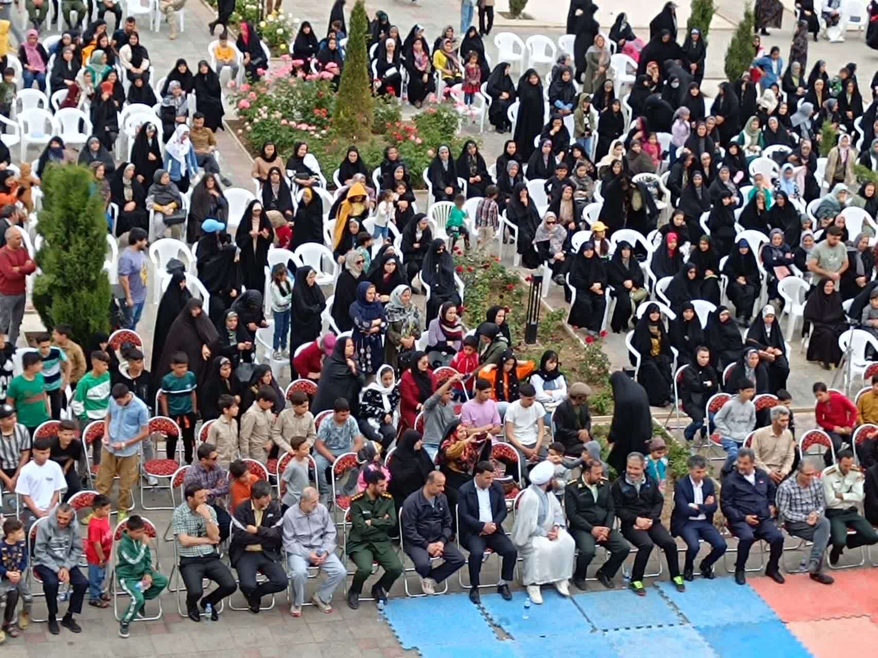 همایش بزرگ پیاده روی خانوادگی در شهر شریف آباد برگزار شد همایش بزرگ پیاده روی خانوادگی در شهر شریف آباد برگزار شد