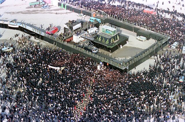 تصاویری از بزرگترین مراسم تشییع تاریخ ایران تصاویری از بزرگترین مراسم تشییع تاریخ ایران