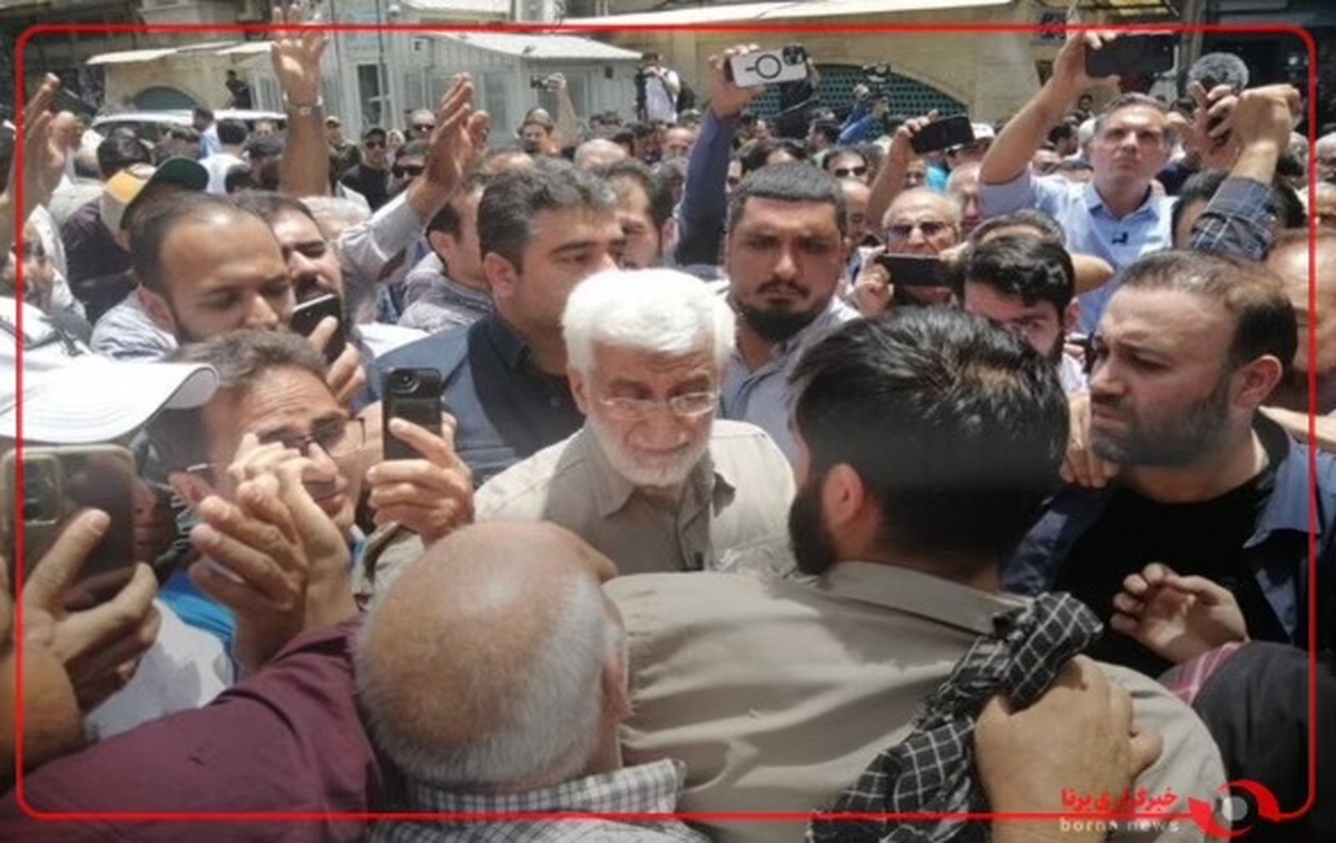 در حاشیه حضور جلیلی در بازار تهران، وی به سوالات یکی از بانوان درباره مساله زنان پاسخ داد