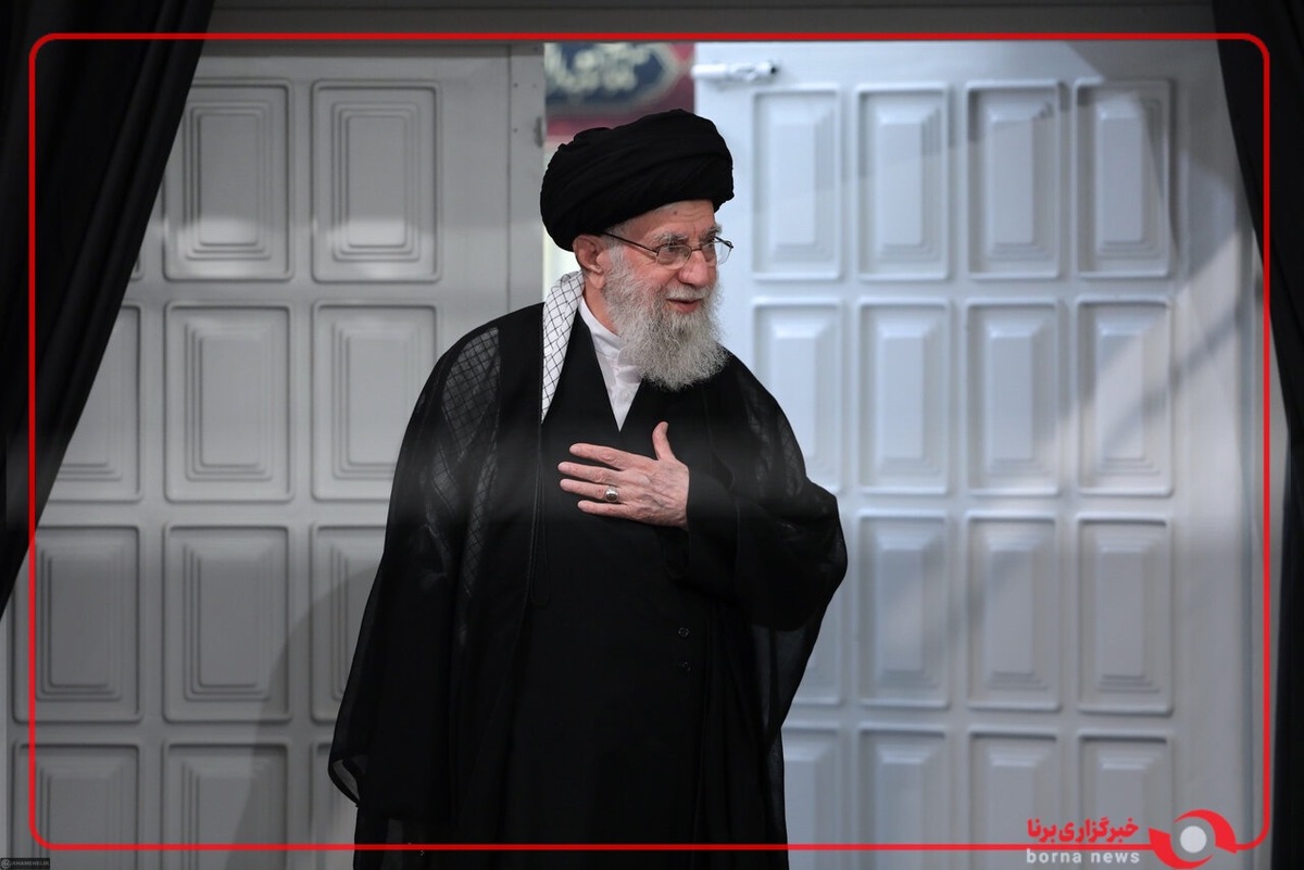 ورود رهبر انقلاب به حسینیه امام خمینی(ره) و آغاز مراسم عزاداری شب عاشورای حسینی(ع)