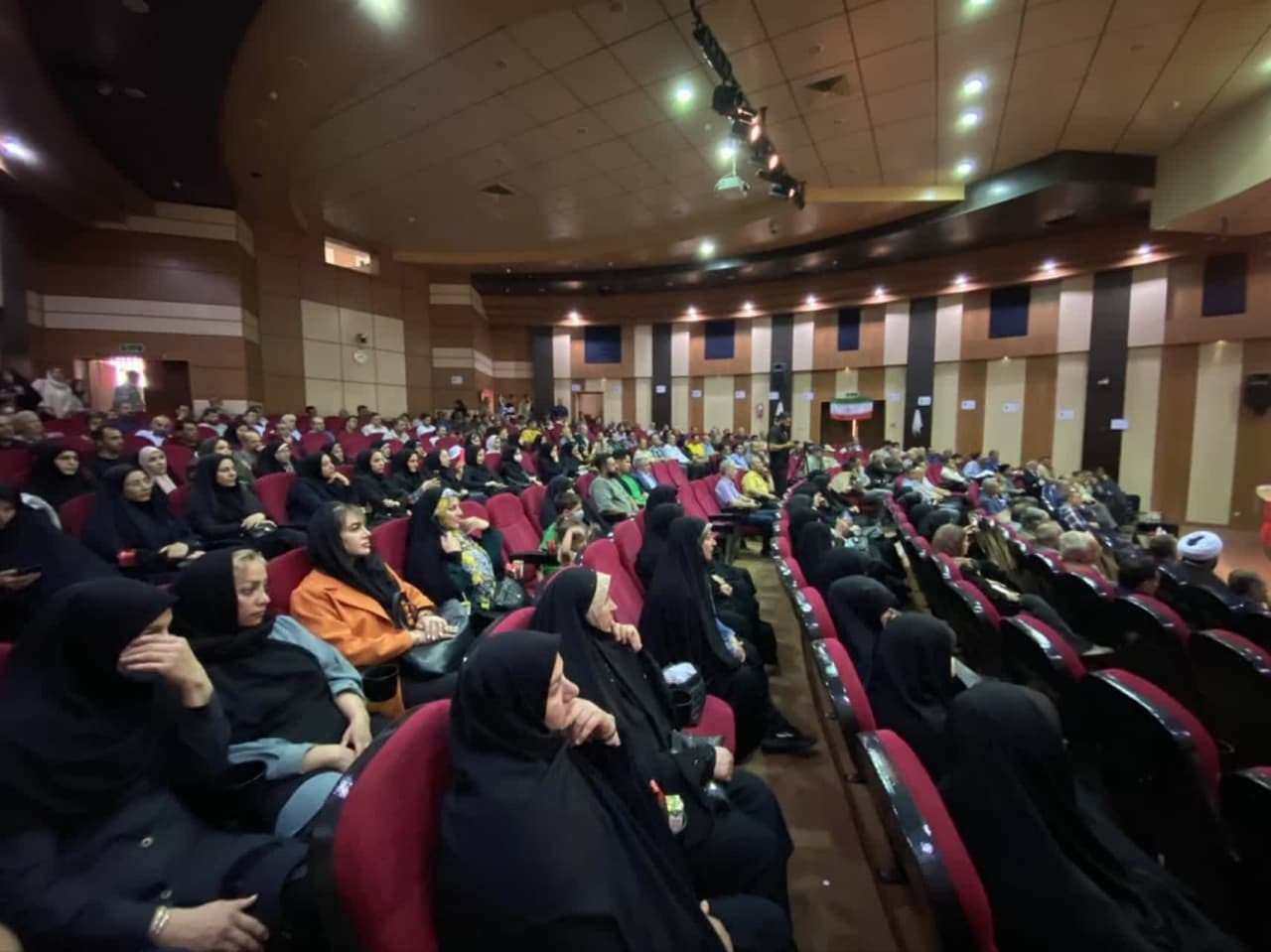 روز ملی اصناف و شهدای خدمت در شهرستان البرز گرامی داشته شد