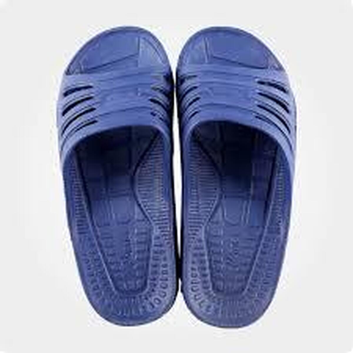 دمپایی وسیله ای مهم و کارآمد در پیاده روی اربعین