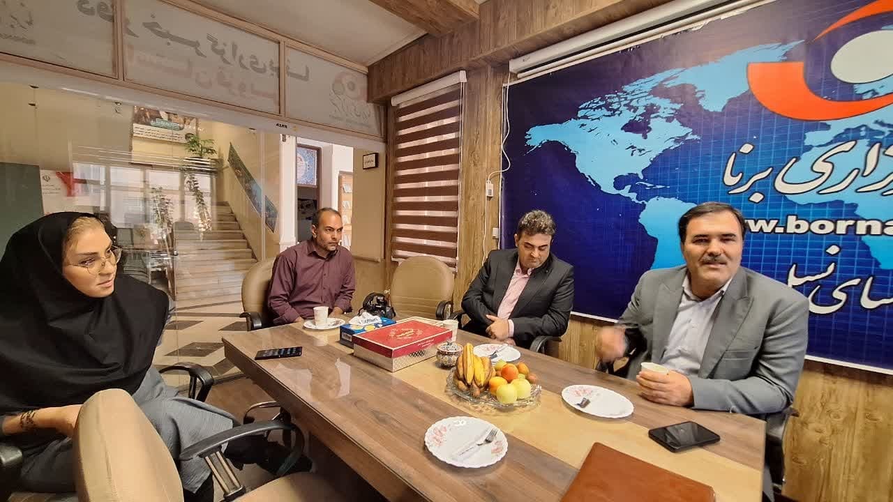 خبرگزاری برنا رسانه ای حرفه ای و بسیار پر انرژی و فعال است خبرگزاری برنا رسانه ای حرفه ای و بسیار پر انرژی و فعال است