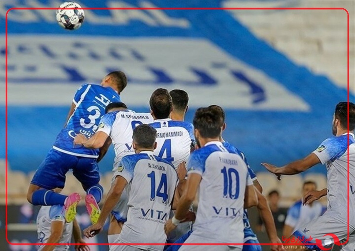 تشویق زیبا و جالب ملوانی‌ها که بخشی از ورزشگاه سردار آزادگان را به خود اختصاص داده‌اند