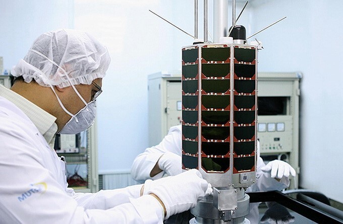 ایران قوی/ سیر تا پیاز ساخت ماهواره چمران ۱ تا پرتاپ کوثروهدهد در آبان ماه / ماهواره طلوع ۳ و ظفر ۲ امسال به فضا میروند ایران قوی/ سیر تا پیاز ساخت ماهواره چمران ۱ تا پرتاپ کوثروهدهد در آبان ماه / ماهواره طلوع ۳ و ظفر ۲ امسال به فضا میروند