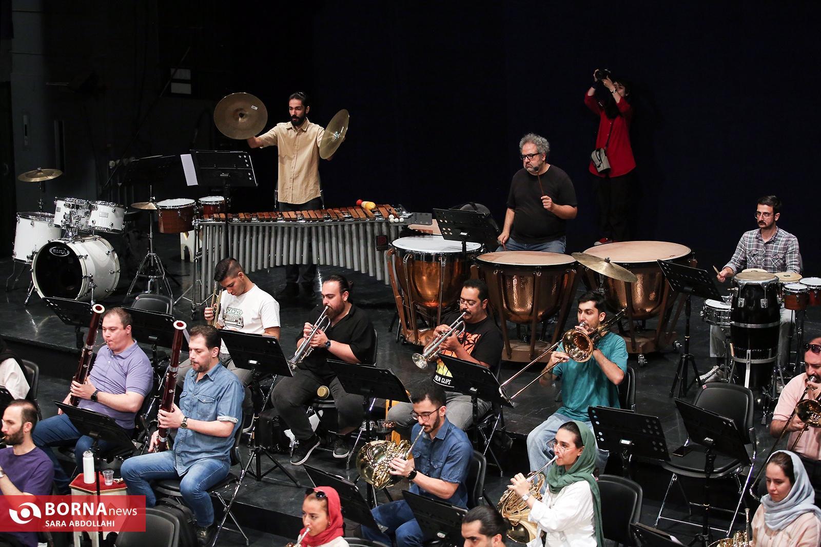 «آرش گوران» از همکاری با «همایون شجریان» تا چالشهای موسیقی ایرانی/آرش گوران: «تهران، جشن بیکران» عنوانی است که به فانتزی درونی قطعات اجرا شده اشاره دارد/ موسیقی زبان جهانی است که فرهنگها را به هم نزدیک میکند/ «آرش گوران» از همکاری با «همایون شجریان» تا چالشهای موسیقی ایرانی/آرش گوران: «تهران، جشن بیکران» عنوانی است که به فانتزی درونی قطعات اجرا شده اشاره دارد/ موسیقی زبان جهانی است که فرهنگها را به هم نزدیک میکند/