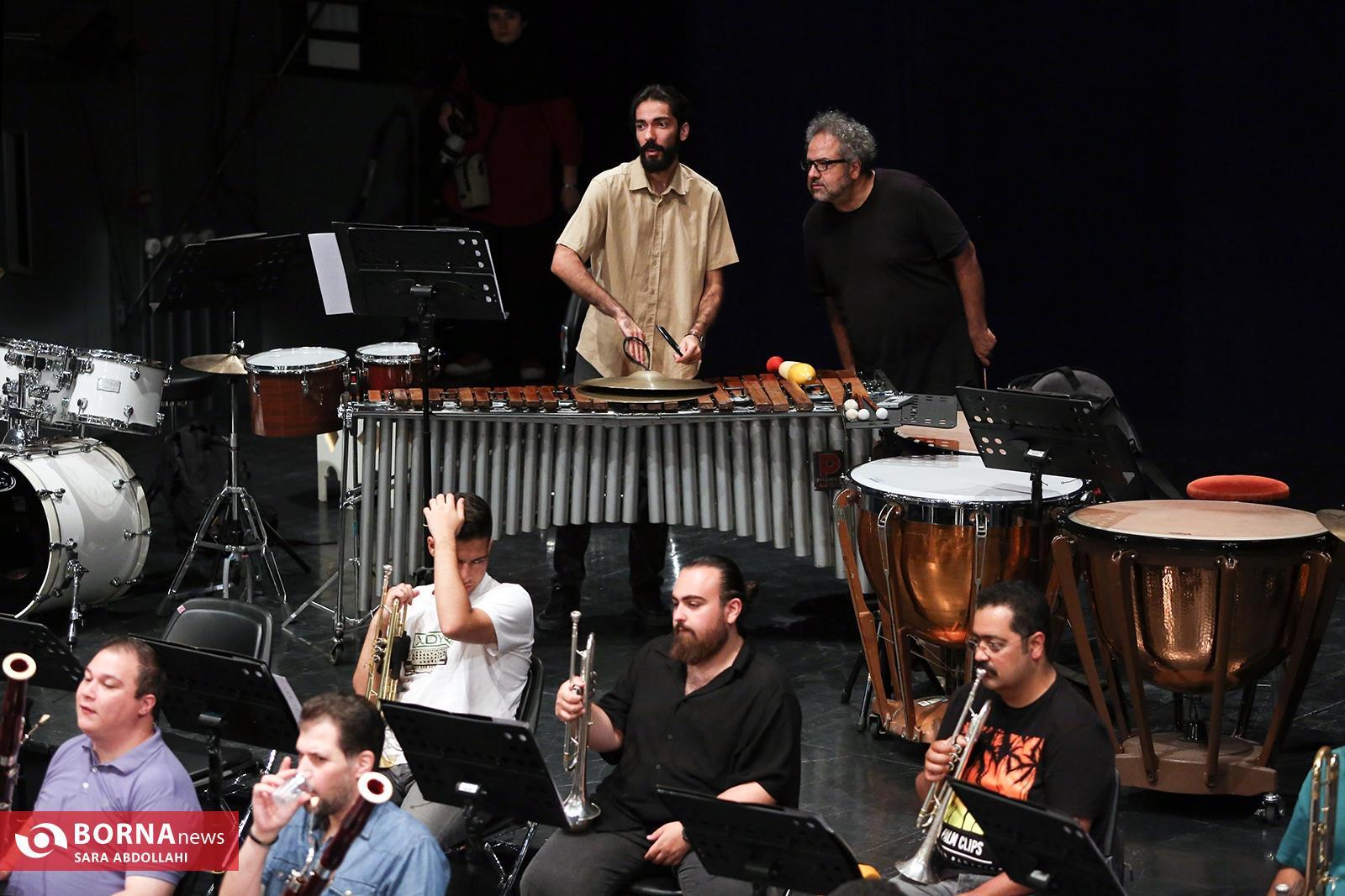 «آرش گوران» از همکاری با «همایون شجریان» تا چالشهای موسیقی ایرانی/آرش گوران: «تهران، جشن بیکران» عنوانی است که به فانتزی درونی قطعات اجرا شده اشاره دارد/ موسیقی زبان جهانی است که فرهنگها را به هم نزدیک میکند/ «آرش گوران» از همکاری با «همایون شجریان» تا چالشهای موسیقی ایرانی/آرش گوران: «تهران، جشن بیکران» عنوانی است که به فانتزی درونی قطعات اجرا شده اشاره دارد/ موسیقی زبان جهانی است که فرهنگها را به هم نزدیک میکند/