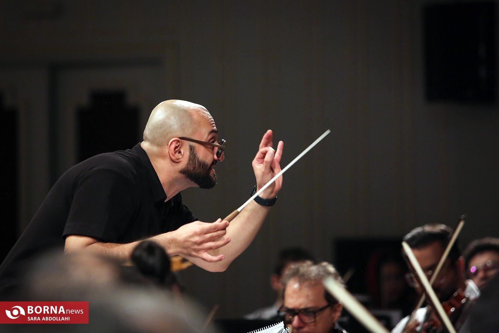 «آرش گوران» از همکاری با «همایون شجریان» تا چالشهای موسیقی ایرانی/آرش گوران: «تهران، جشن بیکران» عنوانی است که به فانتزی درونی قطعات اجرا شده اشاره دارد/ موسیقی زبان جهانی است که فرهنگها را به هم نزدیک میکند/ «آرش گوران» از همکاری با «همایون شجریان» تا چالشهای موسیقی ایرانی/آرش گوران: «تهران، جشن بیکران» عنوانی است که به فانتزی درونی قطعات اجرا شده اشاره دارد/ موسیقی زبان جهانی است که فرهنگها را به هم نزدیک میکند/