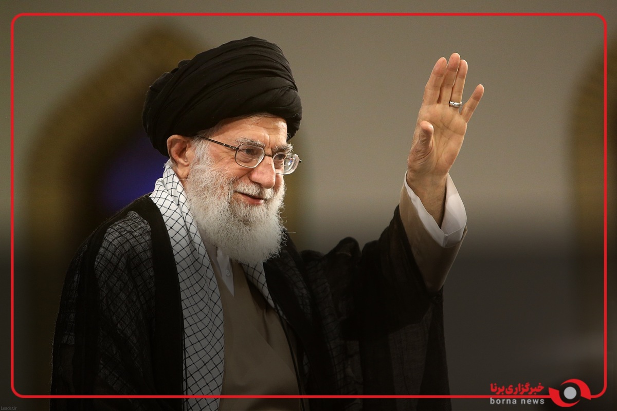 هم‌اکنون حال و هوای حسینیه امام خمینی (ره) دقایقی پیش از آغاز دیدار جمعی از نخبگان با رهبر انقلاب