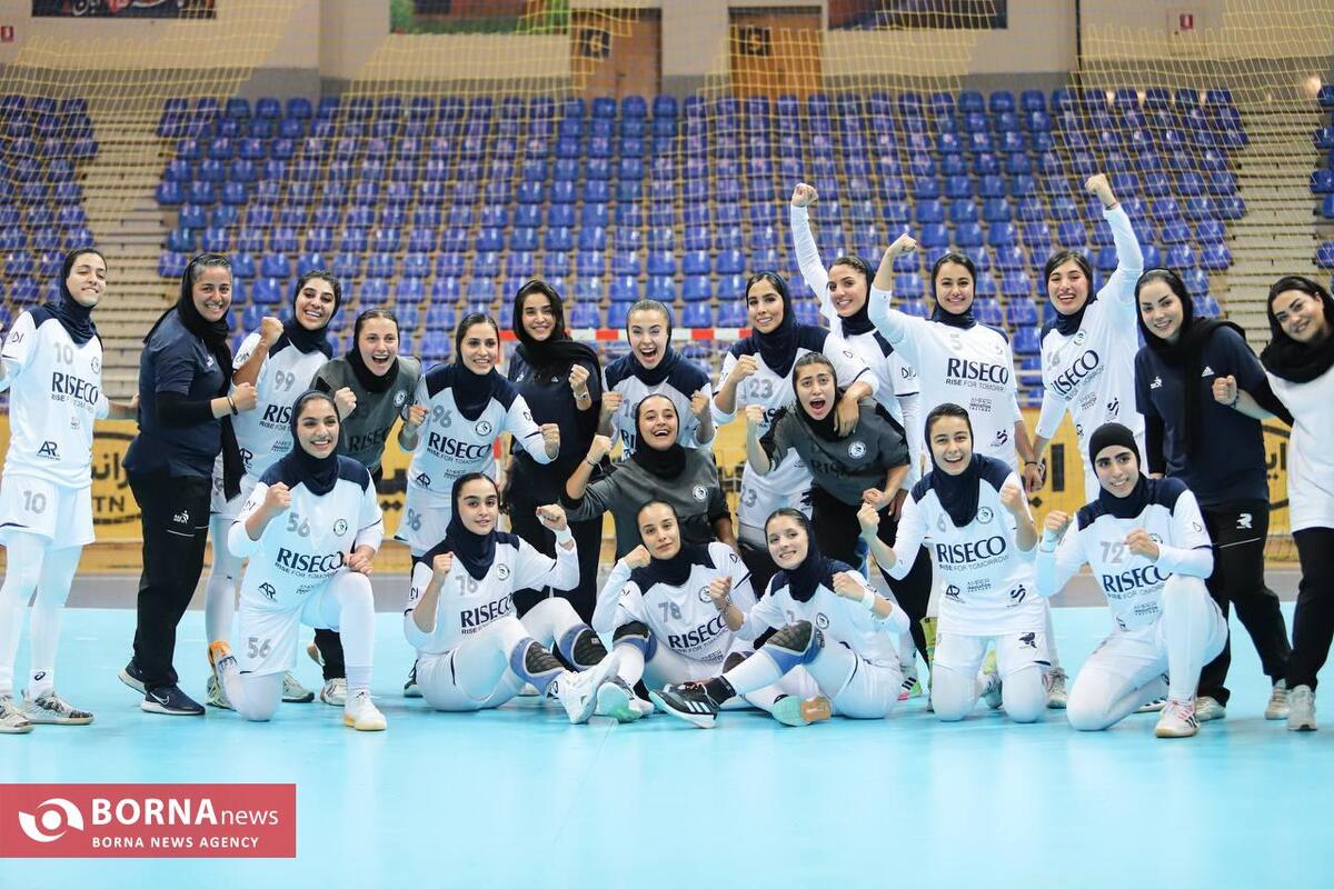 دیدار تیم های هندبال بانوان سپاهان - رایزکو