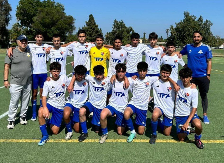 یاورزاده: باید به مربی خارجی آرامش و آزادی عمل داد/ با خودزنی تنها یک ویرانه از استقلال میماند یاورزاده: باید به مربی خارجی آرامش و آزادی عمل داد/ با خودزنی تنها یک ویرانه از استقلال میماند