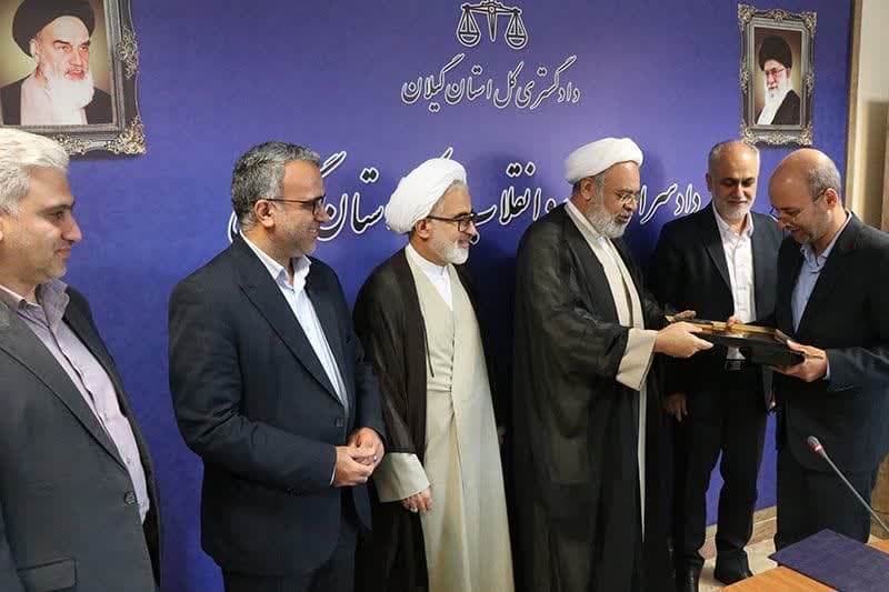 بازدید سر زده رئیس کل دادگستری استان گیلان از دادسرای مرکز استان گیلان بازدید سر زده رئیس کل دادگستری استان گیلان از دادسرای مرکز استان گیلان