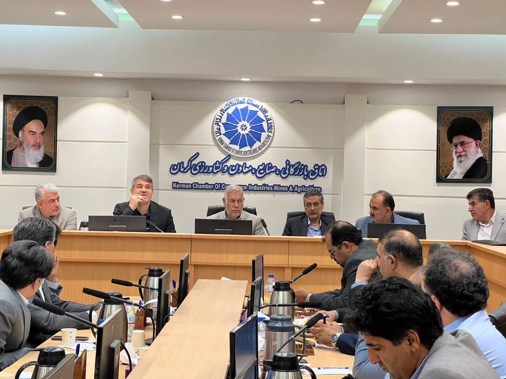 حضور رییس هیات مدیره گروه صنعتی پویان در نشست فعالان اقتصادی استان کرمان