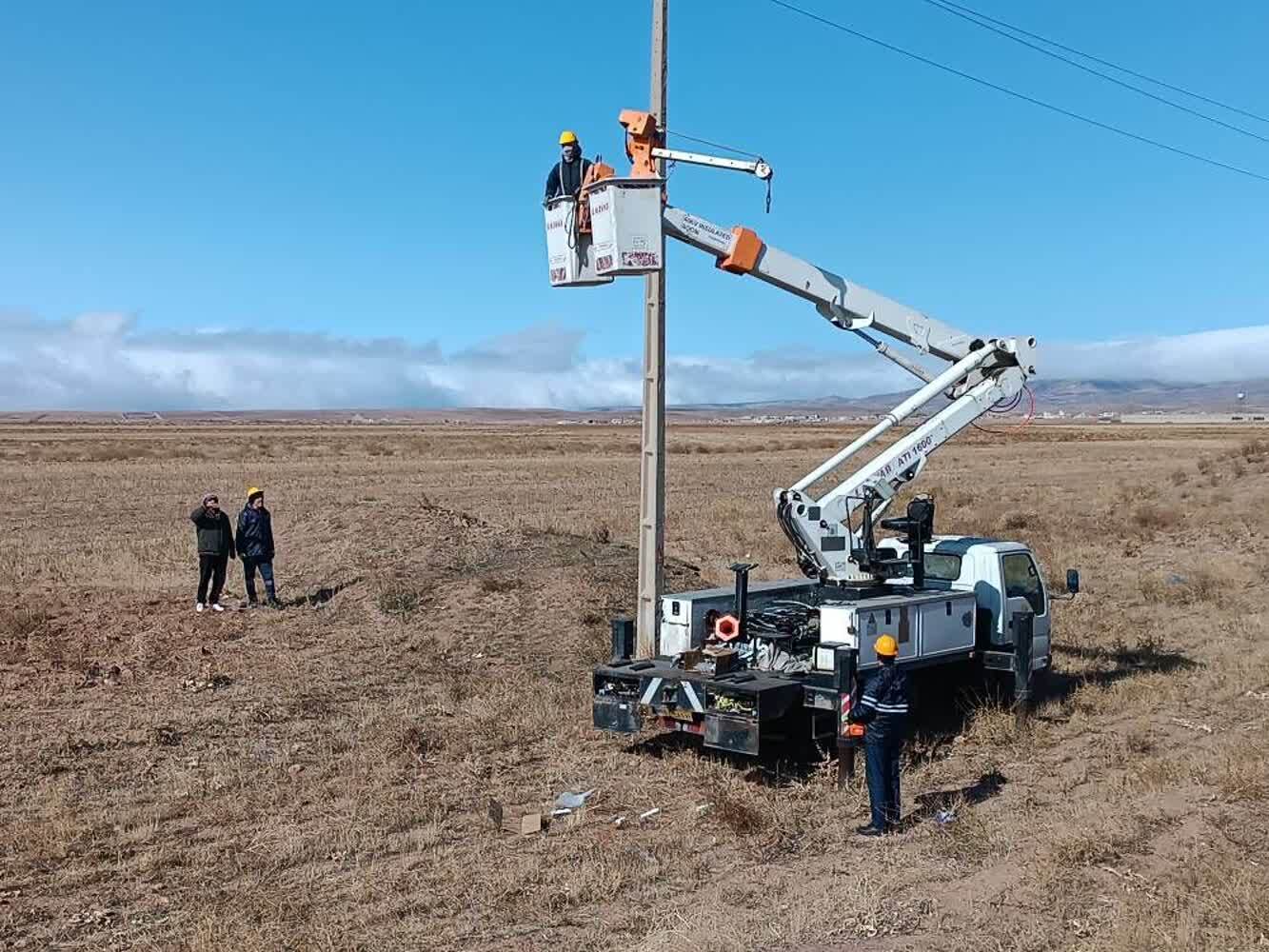 بازسازی تأسیسات شرکت توزیع نیروی برق با ۲۱ اکیپ عملیاتی به پایان رسید بازسازی تأسیسات شرکت توزیع نیروی برق با ۲۱ اکیپ عملیاتی به پایان رسید