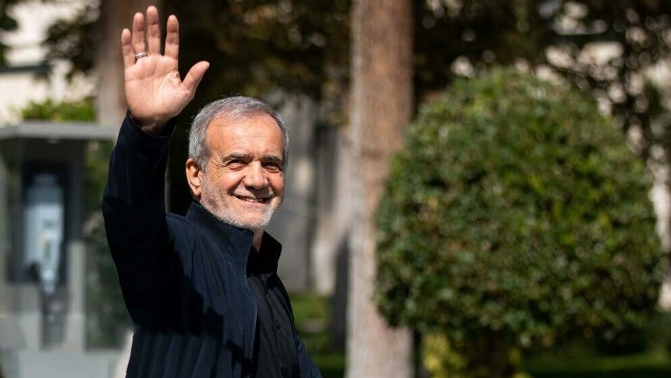 ارزیابی 2 هزار و 400 ساعت کارکرد دولت پزشکیان / واکنشهایی که به اقتصاد و مشکلات معیشتی ختم می شود ارزیابی 2 هزار و 400 ساعت کارکرد دولت پزشکیان / واکنشهایی که به اقتصاد و مشکلات معیشتی ختم می شود