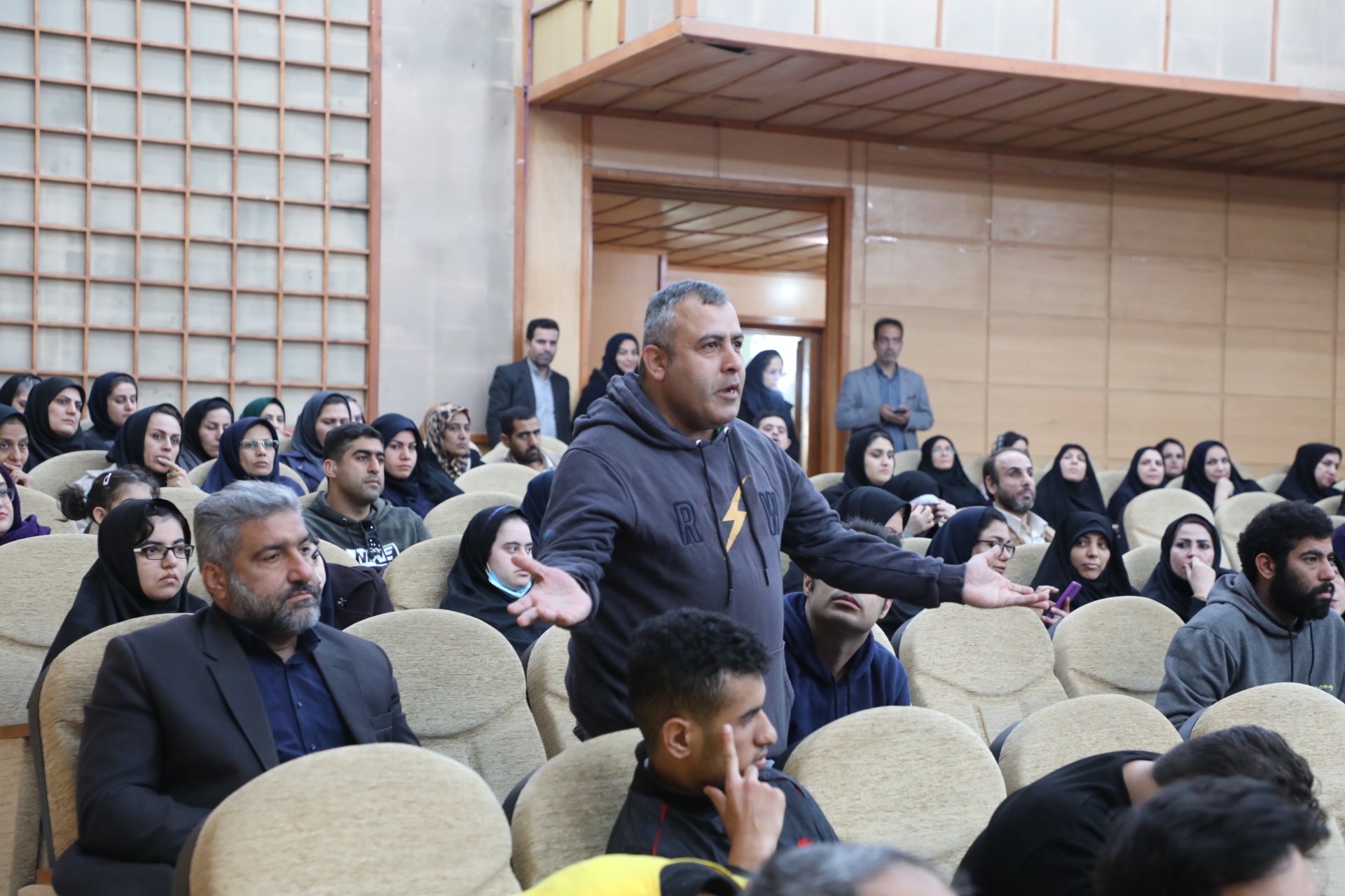 استاندار خوزستان: تغییر نگاه جامعه به معلولان کلید شکوفایی توانمندی‌های آنان است