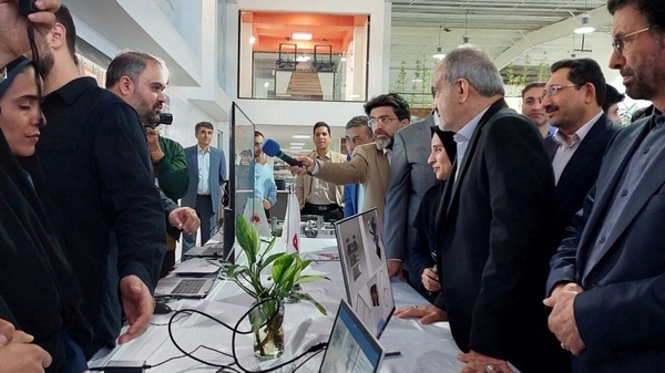 شنیدن صدای مردم در گام اول سفر استانی/ ۳۳ مصوبه دولت برای استان سیستان و بلوچستان شنیدن صدای مردم در گام اول سفر استانی/ ۳۳ مصوبه دولت برای استان سیستان و بلوچستان