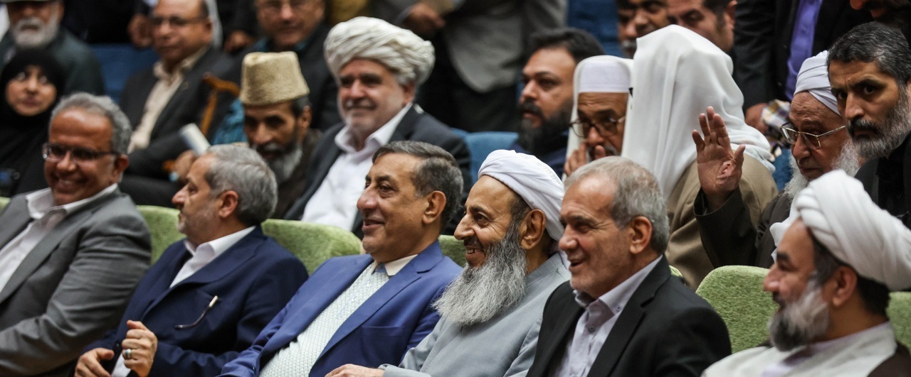 شنیدن صدای مردم در گام اول سفر استانی/ ۳۳ مصوبه دولت برای استان سیستان و بلوچستان شنیدن صدای مردم در گام اول سفر استانی/ ۳۳ مصوبه دولت برای استان سیستان و بلوچستان