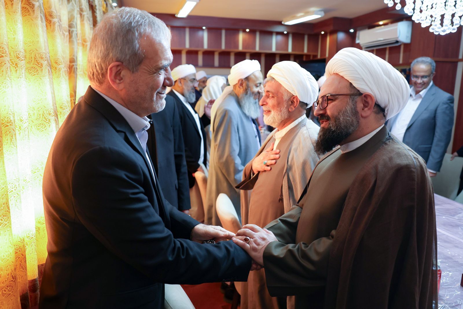 شنیدن صدای مردم در گام اول سفر استانی/ ۳۳ مصوبه دولت برای استان سیستان و بلوچستان شنیدن صدای مردم در گام اول سفر استانی/ ۳۳ مصوبه دولت برای استان سیستان و بلوچستان