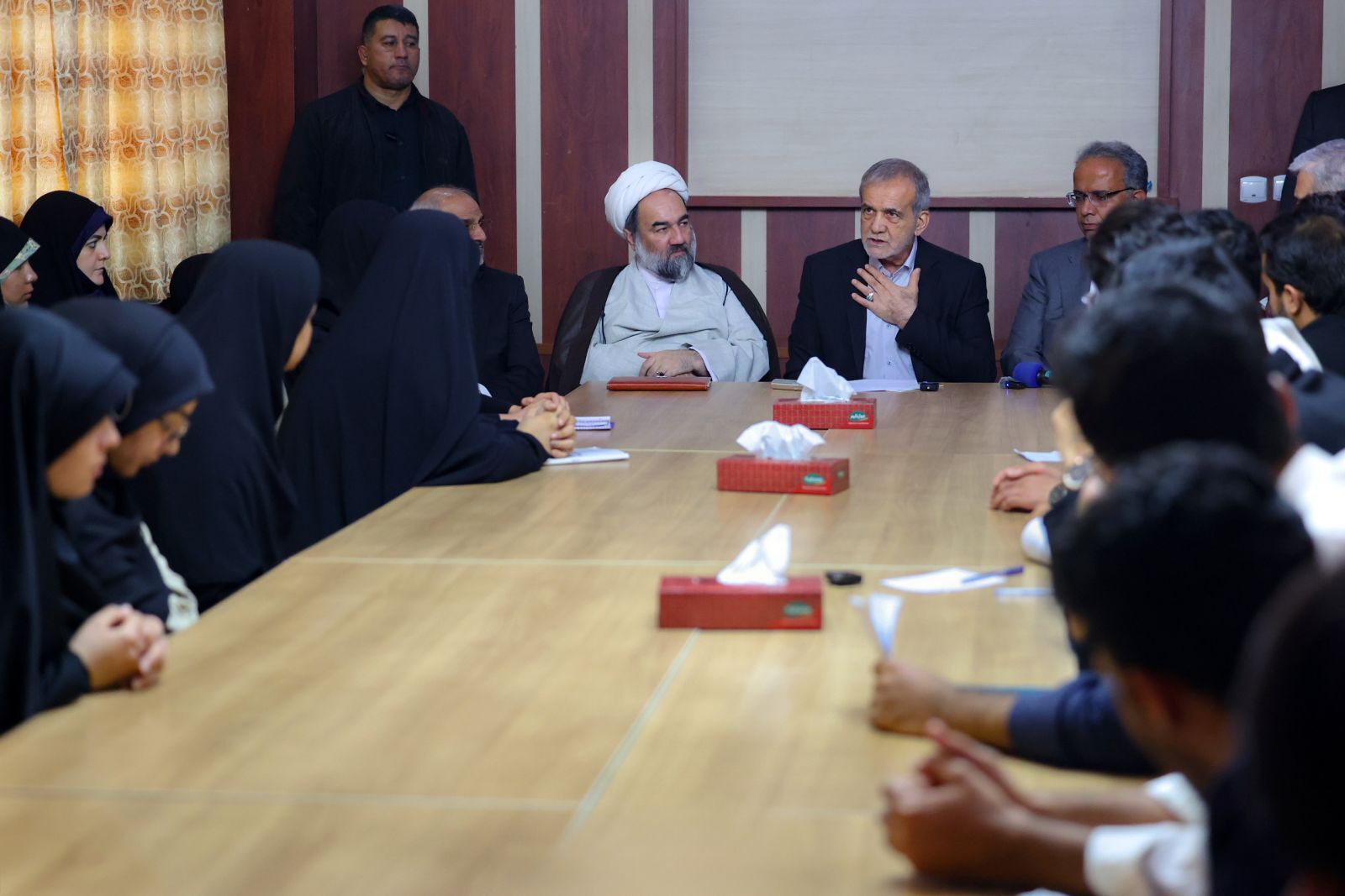 شنیدن صدای مردم در گام اول سفر استانی/ ۳۳ مصوبه دولت برای استان سیستان و بلوچستان شنیدن صدای مردم در گام اول سفر استانی/ ۳۳ مصوبه دولت برای استان سیستان و بلوچستان