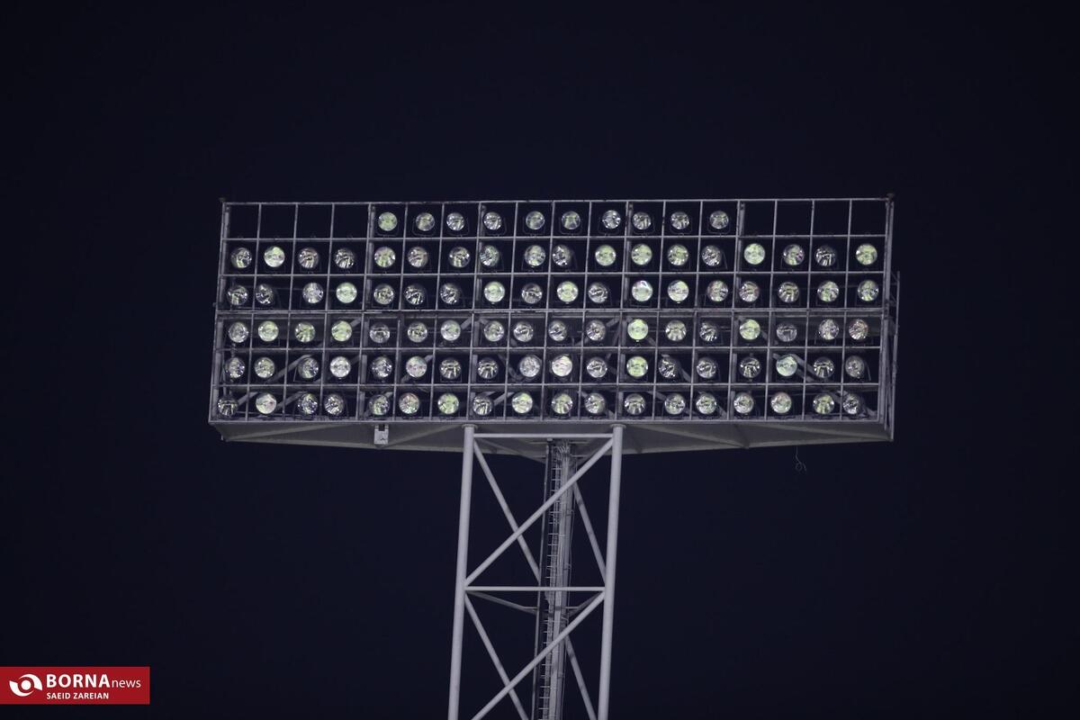 قطعی برق در آزادی در جریان دیدار ایران و امارات؛ اتفاقی غیر قابل پیش بینی با نمونه‌های خارجی